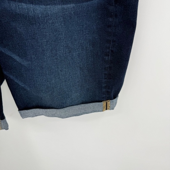 White House Black Market Women's Bermuda Denim Shorts Size 8 Cuffed Jean stretch - Picture 3 of 9